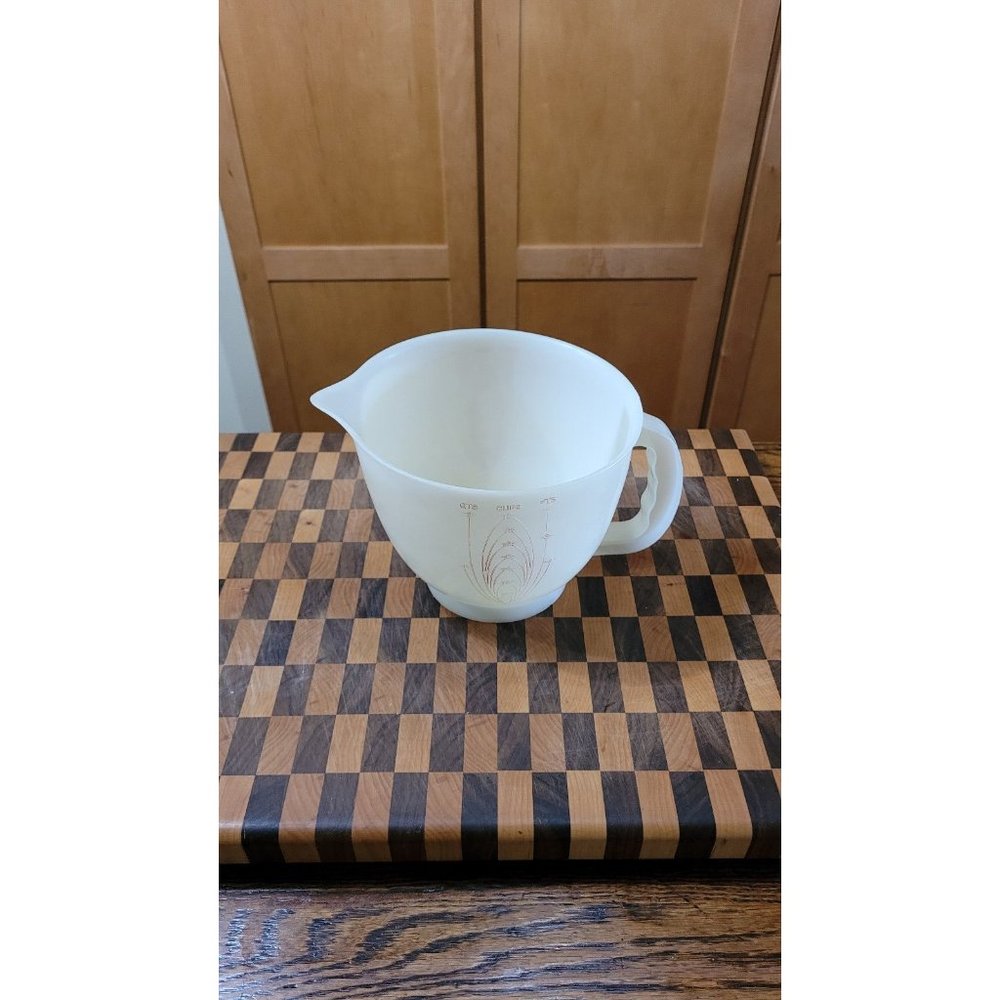 Tupperware Mix & Pour